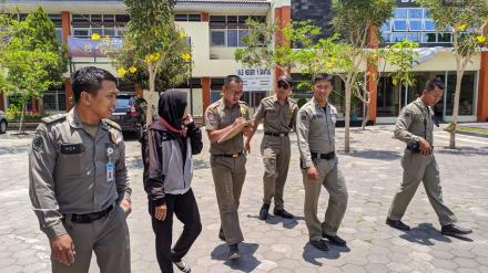 Tinjau Lokasi Bangunan Diatas Aliran Irigasi di Pedukuhan Sonopakis Lor